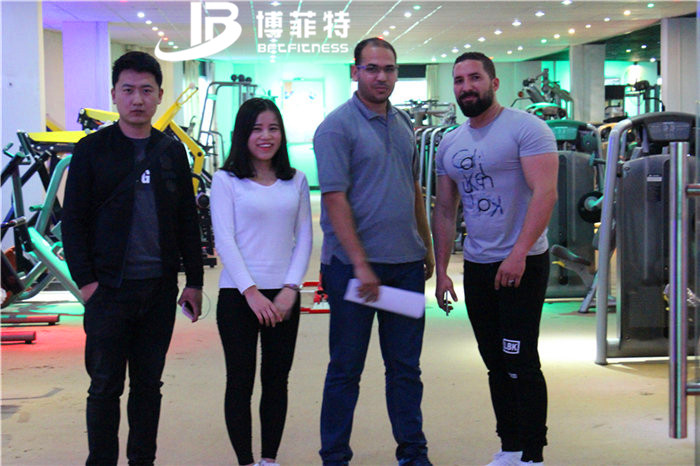 埃及客户来中国广州黄色软件app大全免费下载2023健身器材有限公司进口健身器材