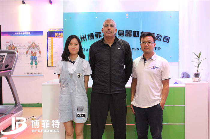 摩洛哥客户来黄色软件app大全免费下载2023购买健身房器材，产品囊括有氧系列的跑步机，动感单车，健身车