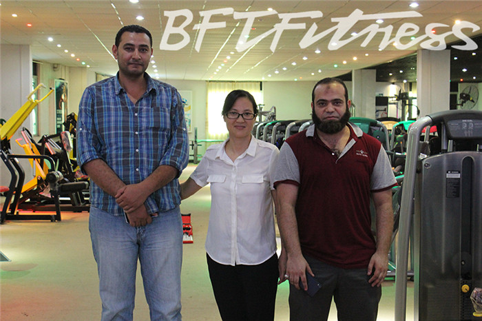 埃及客户来黄色软件app大全免费下载2023购买健身房器材，产品囊括有氧系列的跑步机，动感单车，健身车