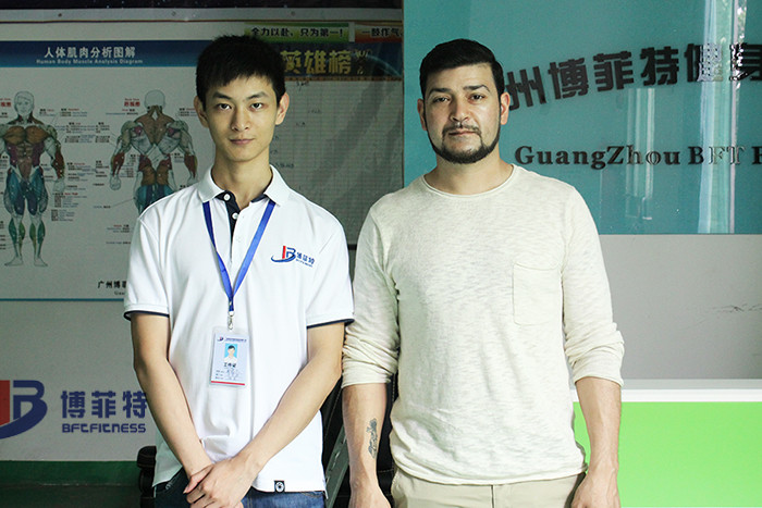 英国客户来中国广州黄色软件app大全免费下载2023健身器材有限公司进口健身器材